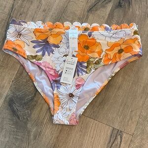 #0363 NWT WOMEN’S CUPSHE SWIM Hazy Tenderness Flower Hipster bottoms size; Large